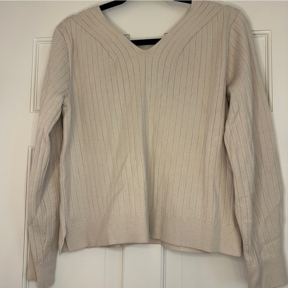 V-Neck Ribbed Cream Sweater - Picture 2 of 2